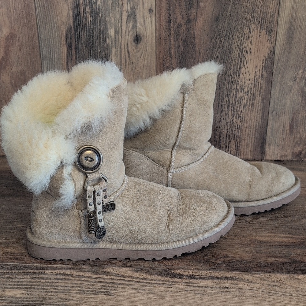 UGG Austraila Women's Tan Azalea Ankle Boots 6 M326